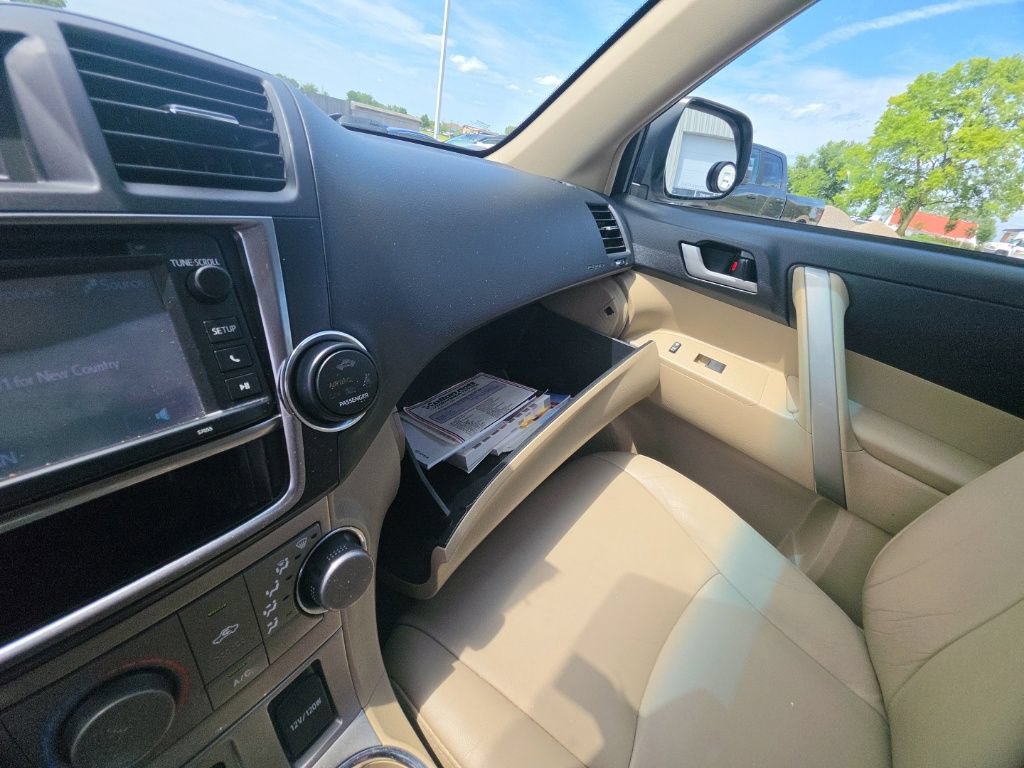 Used 2013 Toyota Highlander SE AWD/4WD image 22