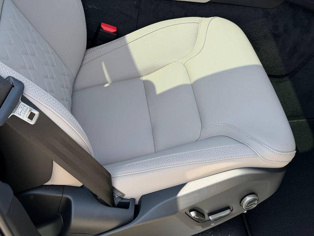 New 2026 Volvo XC90 T8 Plus AWD/4WD image 8