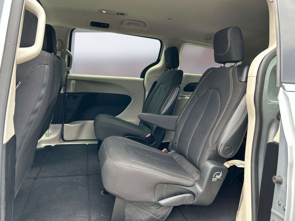 Used 2023 Chrysler Voyager LX FWD image 10