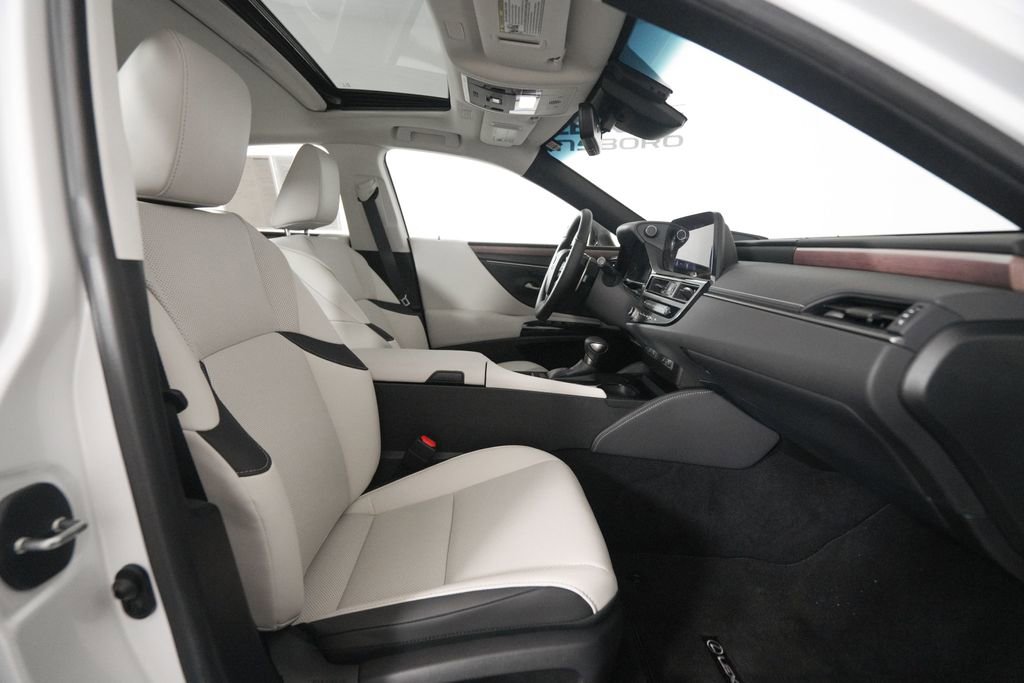 Certified 2025 Lexus ES 350 w/ Premium Package image 19