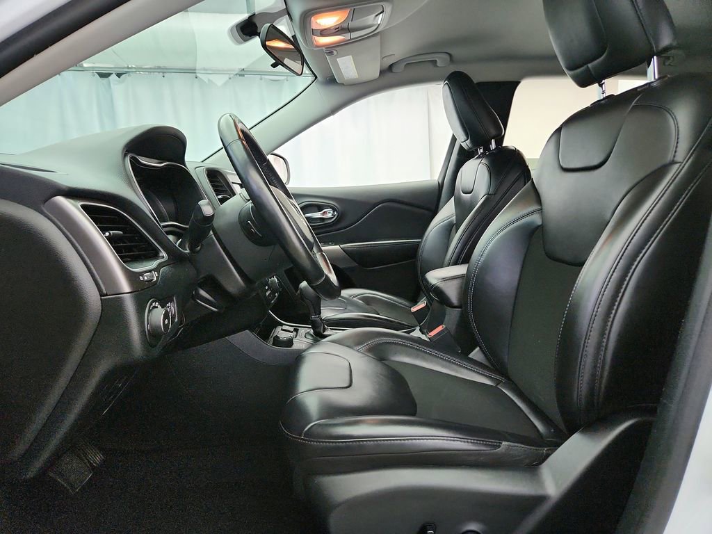 Used 2020 Jeep Cherokee Latitude Plus w/ Cold Weather Group image 11