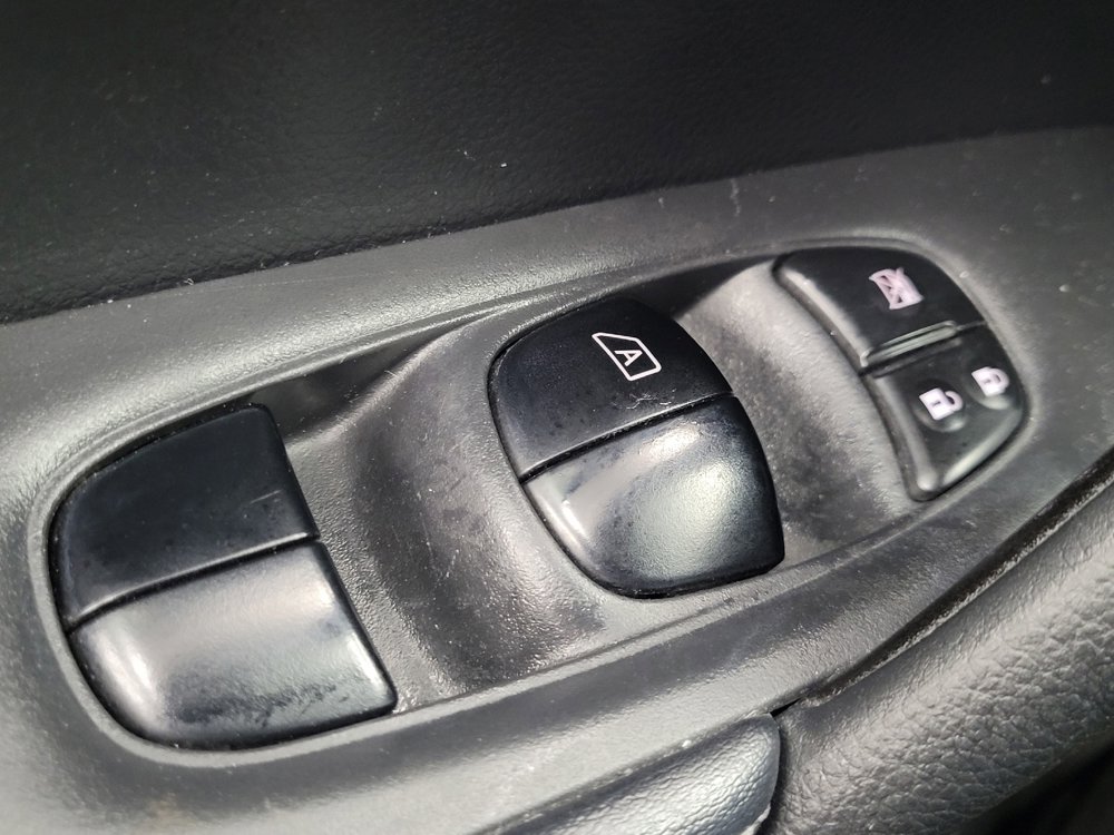 Used 2018 Nissan Rogue SV image 27