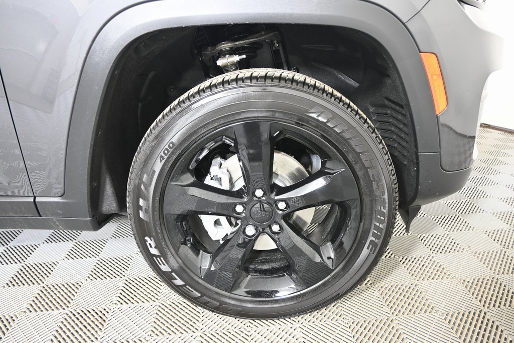 New 2025 Jeep Grand Cherokee Altitude image 11