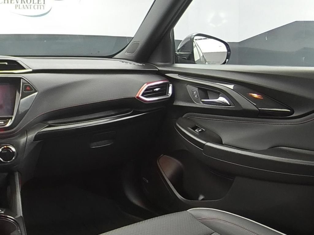Used 2023 Chevrolet TrailBlazer RS w/ Sun and Liftgate Package FWD image 15
