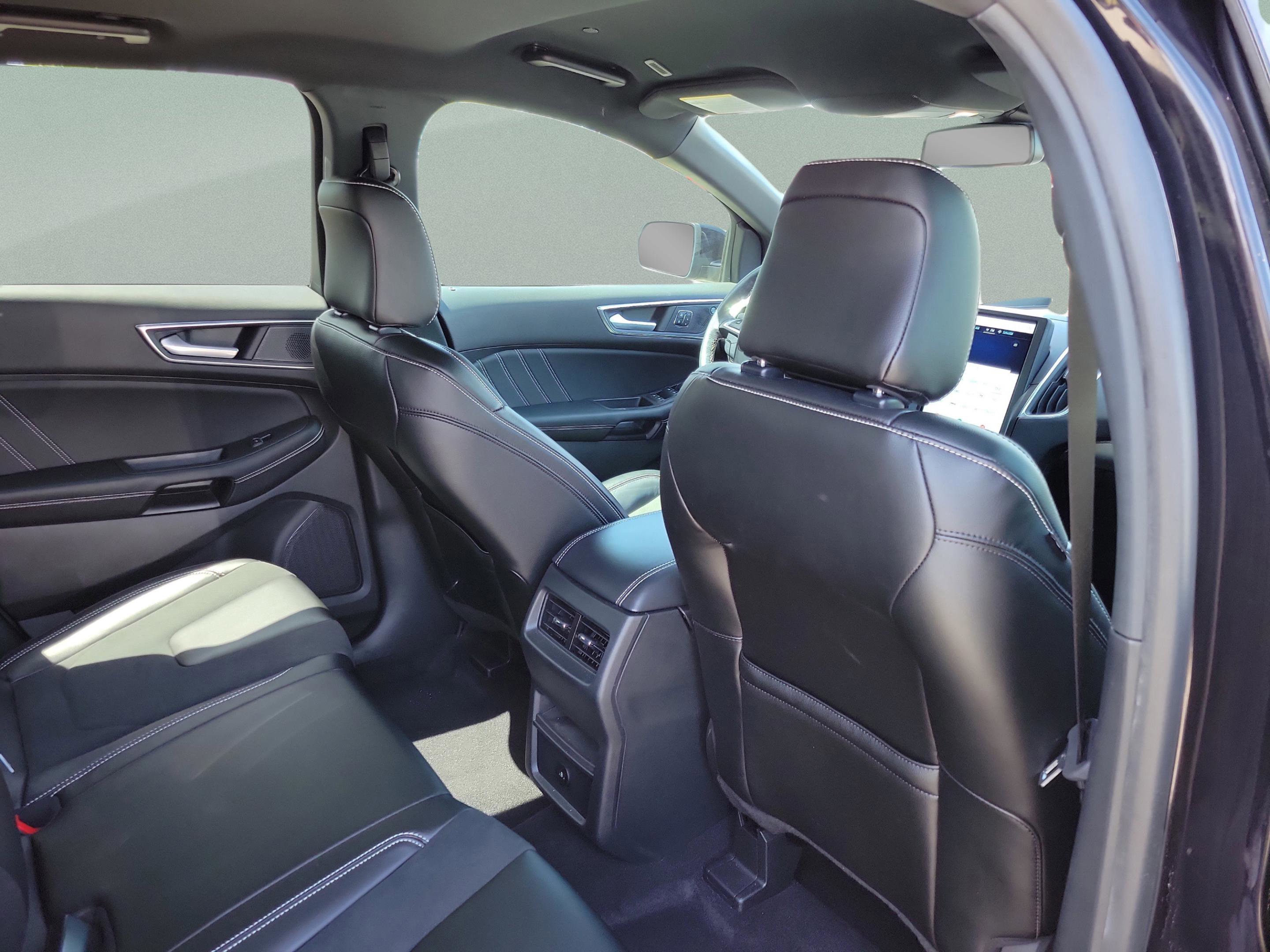 Used 2022 Ford Edge ST image 25