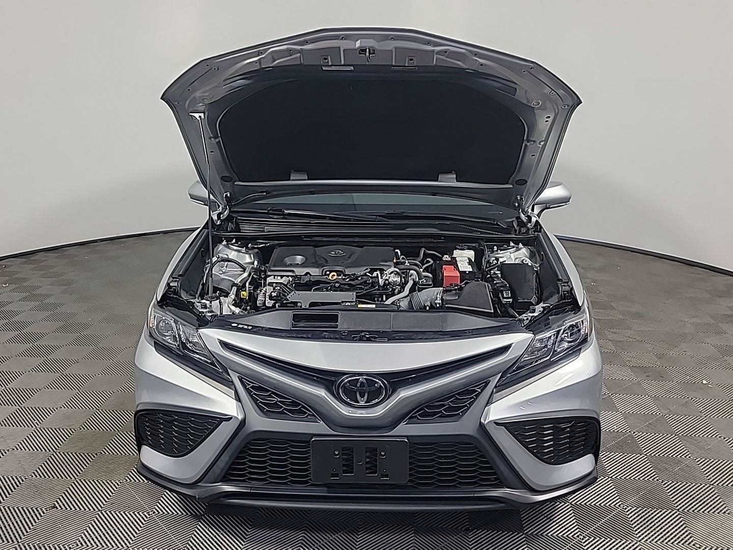 Used 2022 Toyota Camry SE FWD image 13