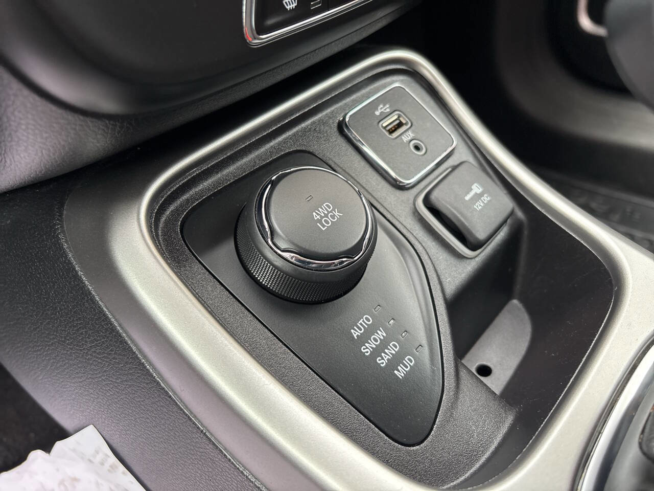Used 2018 Jeep Compass Latitude w/ Cold Weather Group image 15
