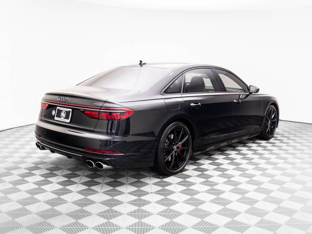 Used 2022 Audi S8 image 6