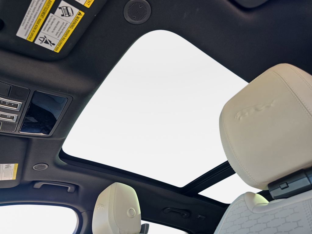 Used 2025 Jaguar F-PACE R-Dynamic S image 30