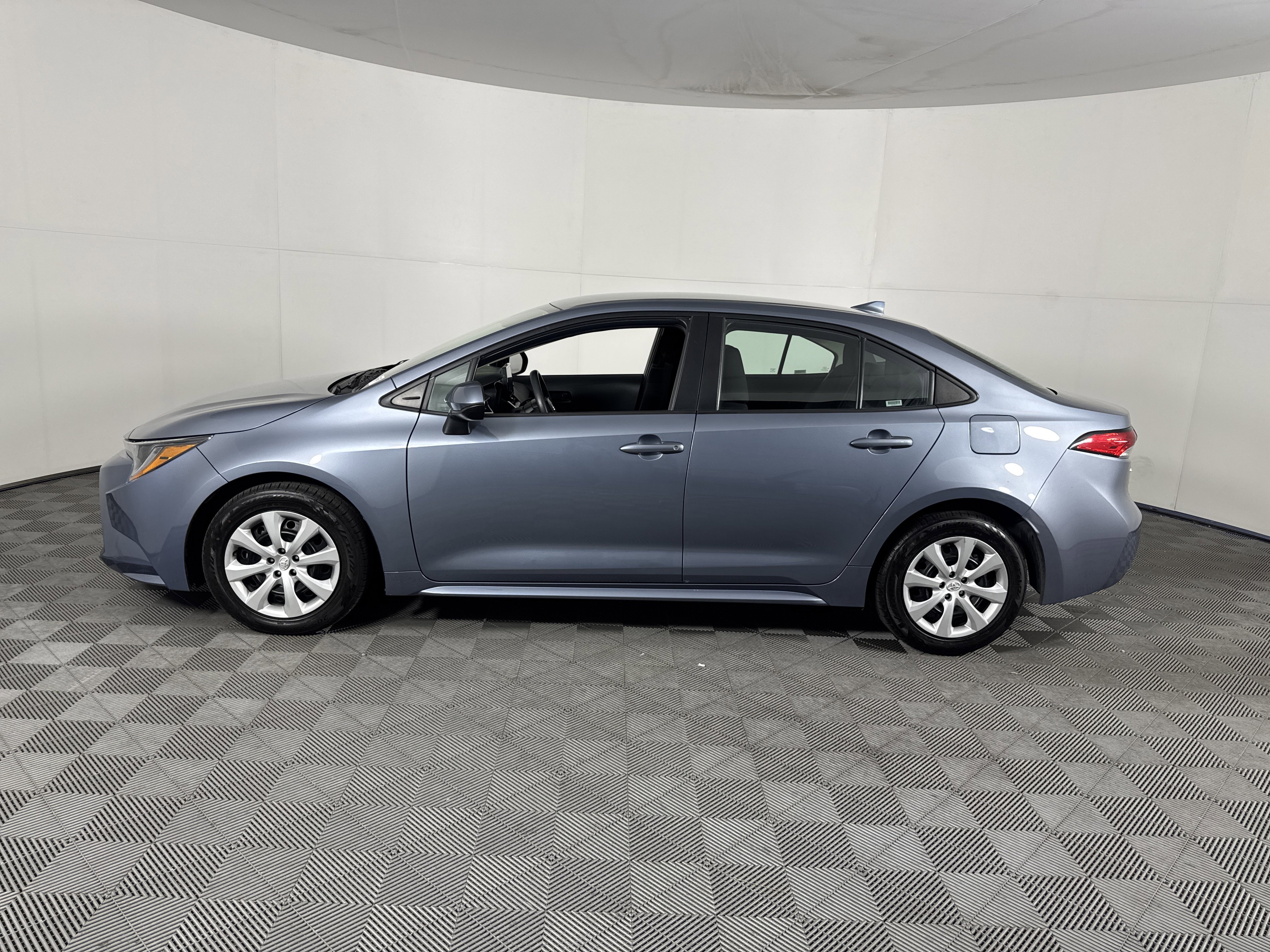 Used 2024 Toyota Corolla LE FWD image 7