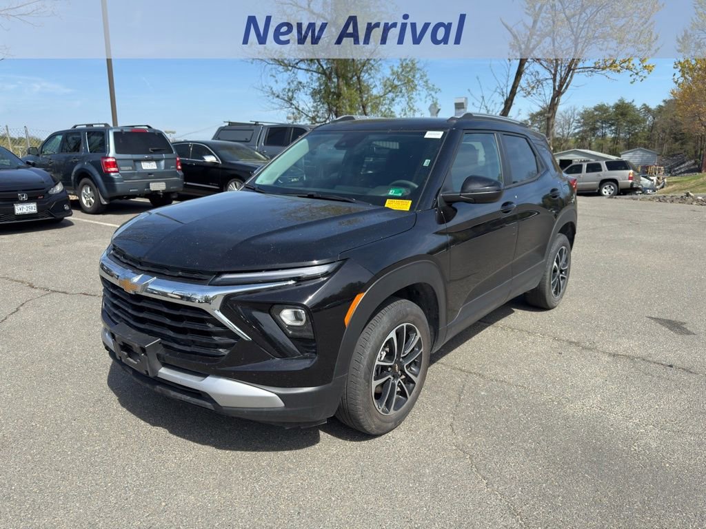Used 2025 Chevrolet TrailBlazer LT image 1