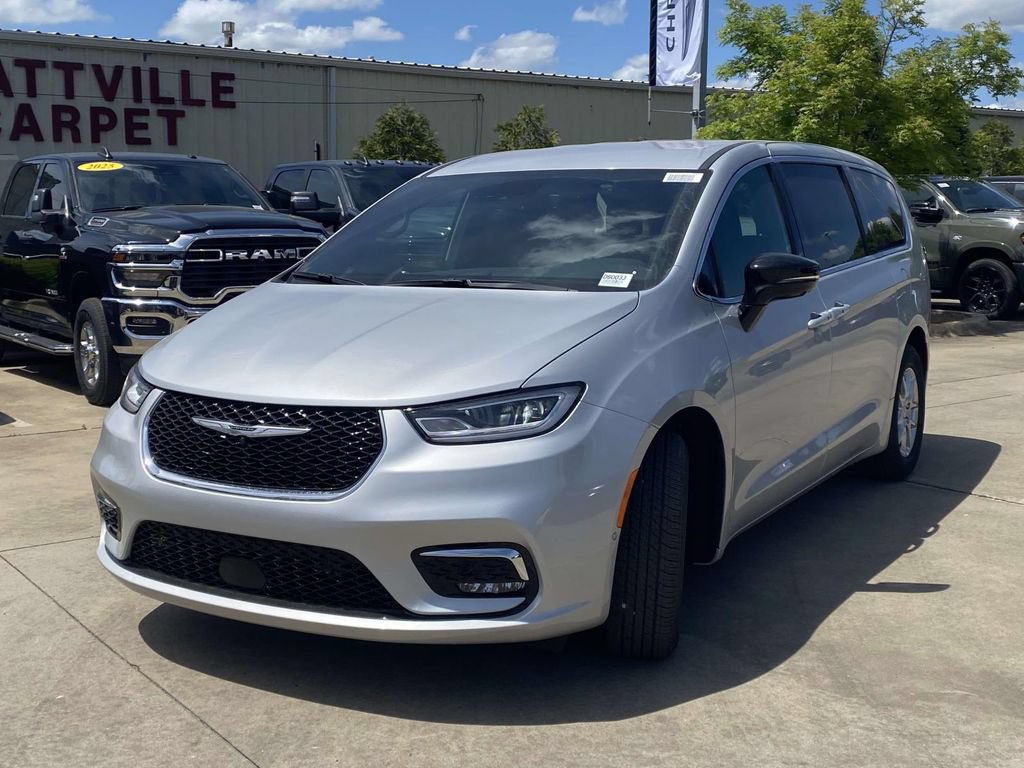 New 2026 Chrysler Pacifica Select FWD image 3