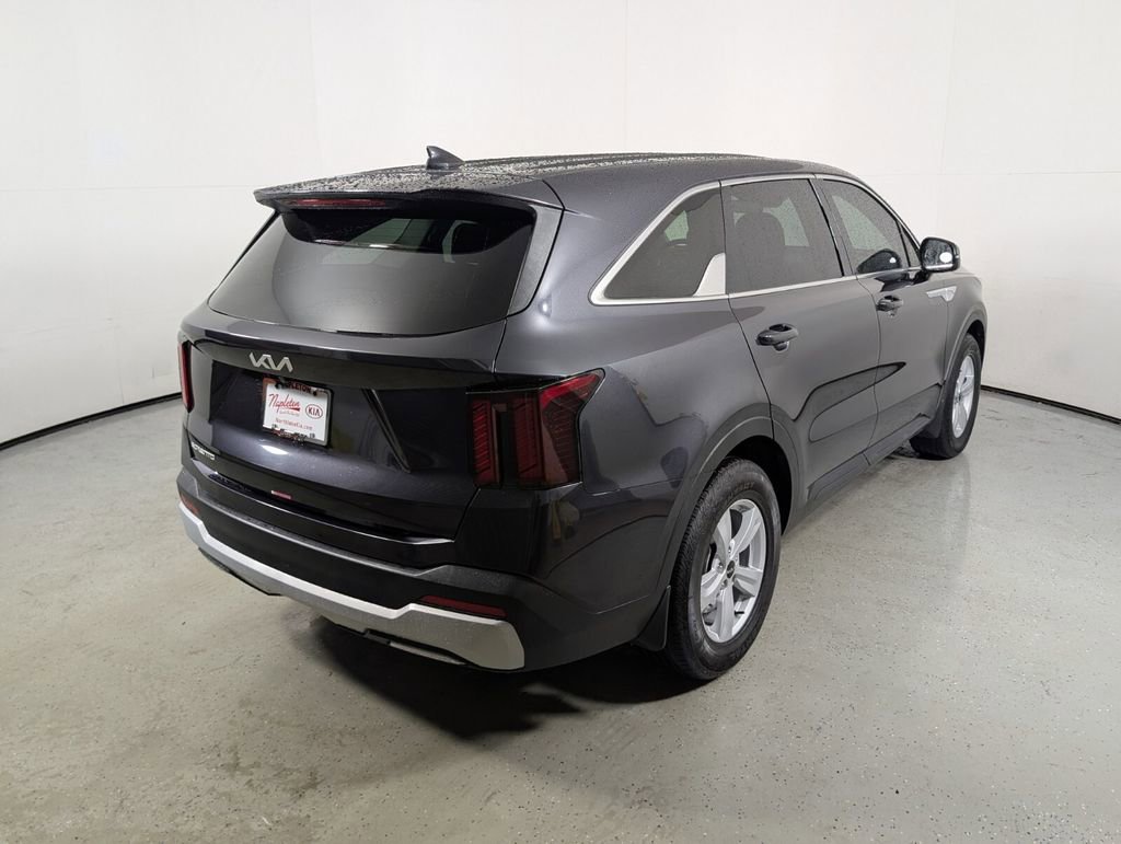 Used 2025 Kia Sorento LX image 7