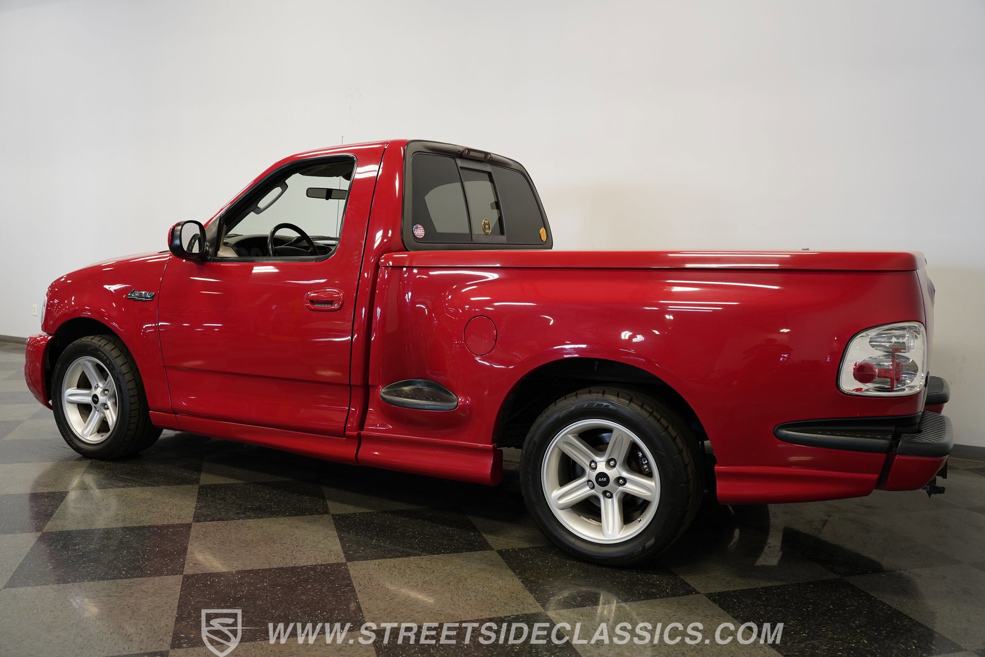 Used 2003 Ford F150 Lightning RWD image 9