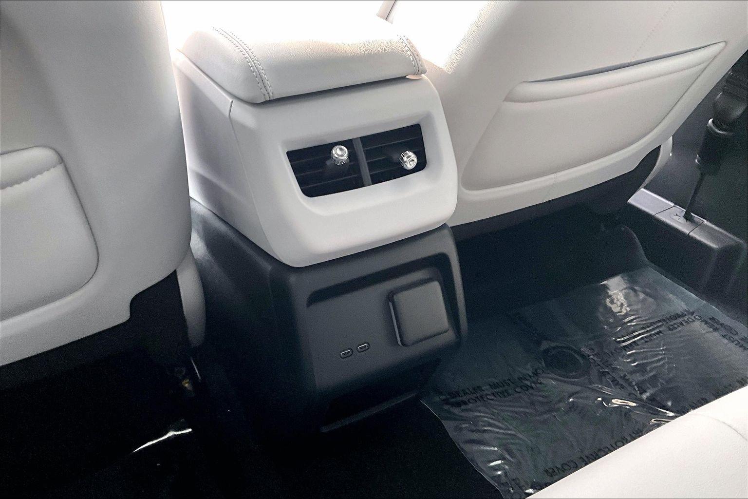 Used 2026 Cadillac Optiq Sport 1 w/ LPO, Floor Liner Package AWD/4WD image 33