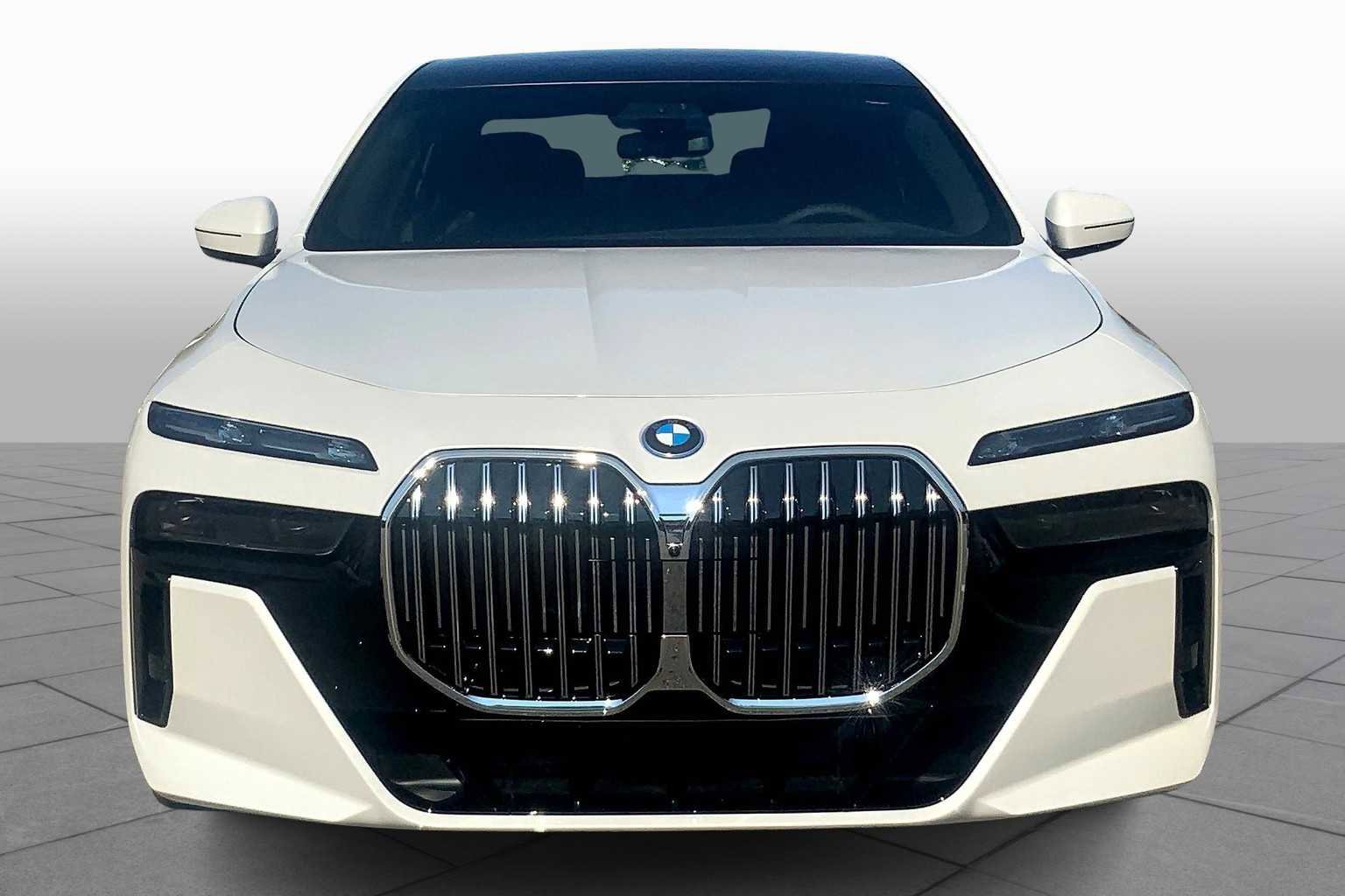 New 2026 BMW 750e xDrive w/ Executive Package image 3