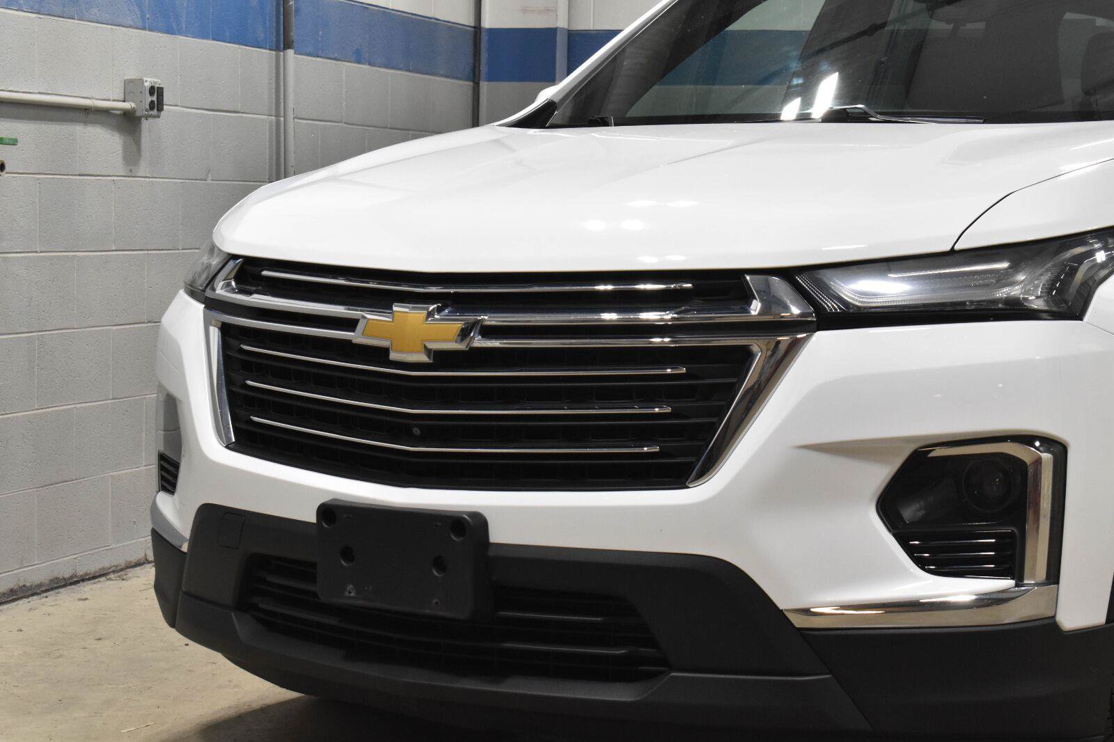 Used 2023 Chevrolet Traverse LT w/ Rear Camera Mirror Package AWD/4WD image 33
