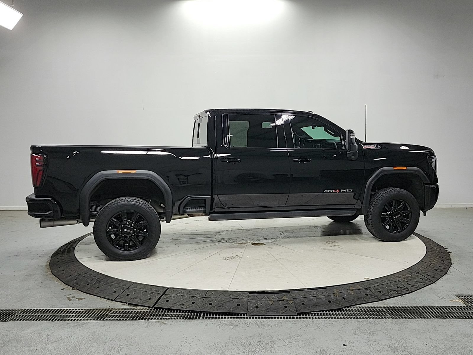 Used 2024 GMC Sierra 2500 AT4 w/ AT4 Premium Plus Package AWD/4WD image 8
