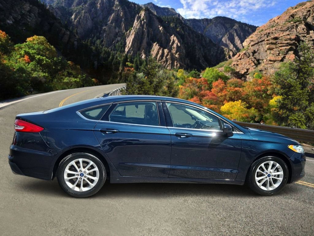 Used 2020 Ford Fusion SE FWD image 2