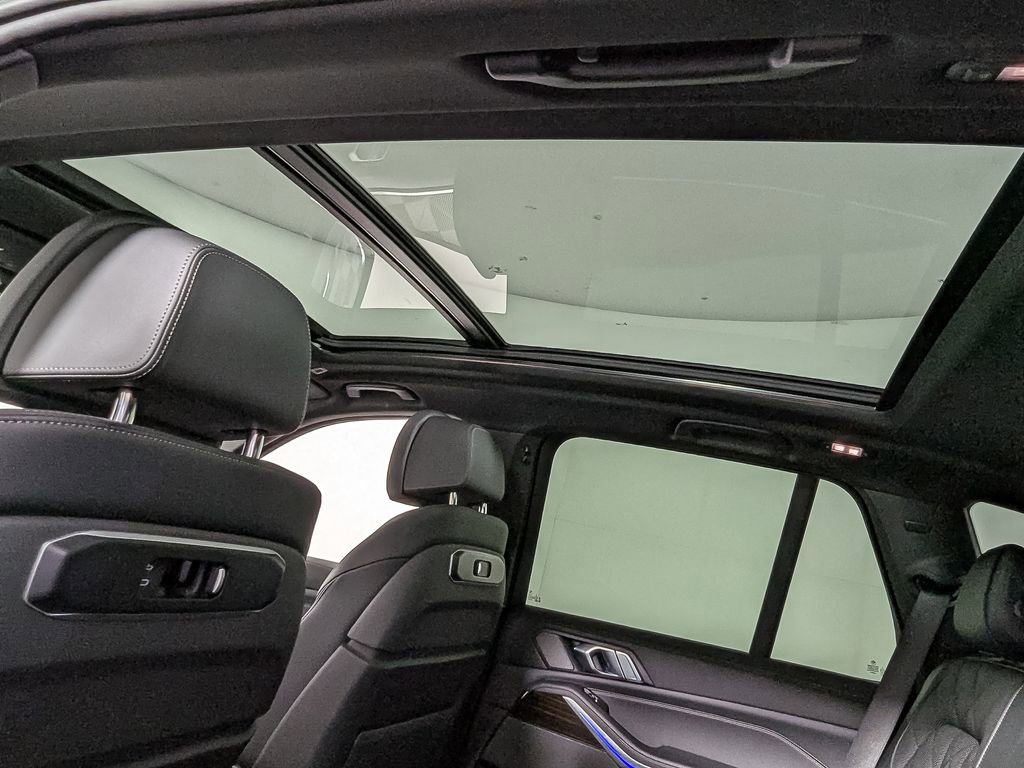 Used 2025 BMW X5 xDrive50e w/ Climate Comfort Package image 13