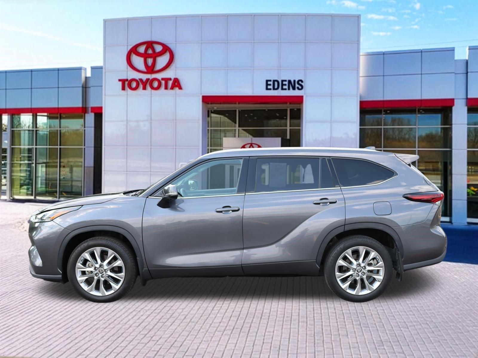 Certified 2024 Toyota Highlander Limited AWD/4WD image 9