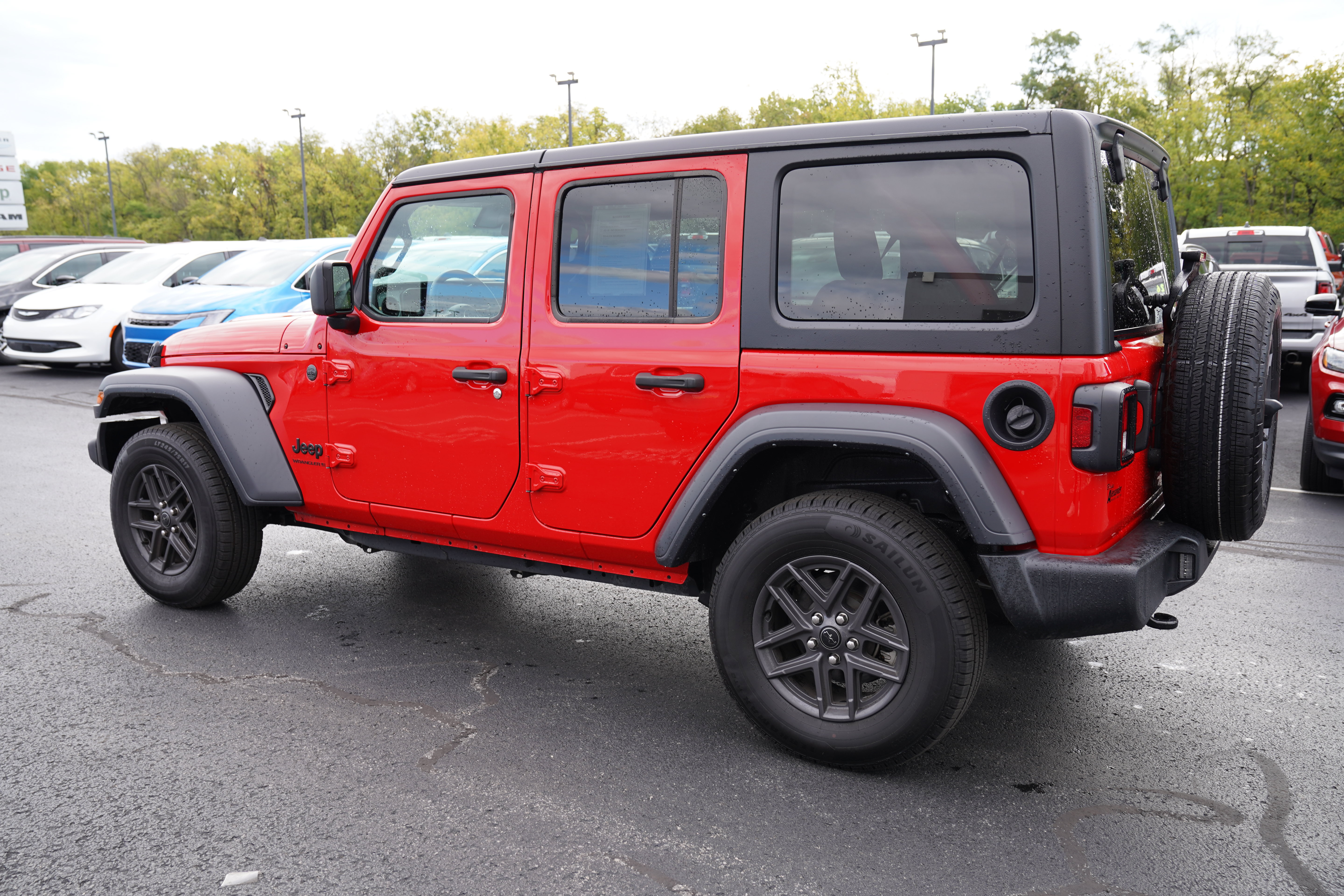 Used 2024 Jeep Wrangler Unlimited Sport AWD/4WD image 8