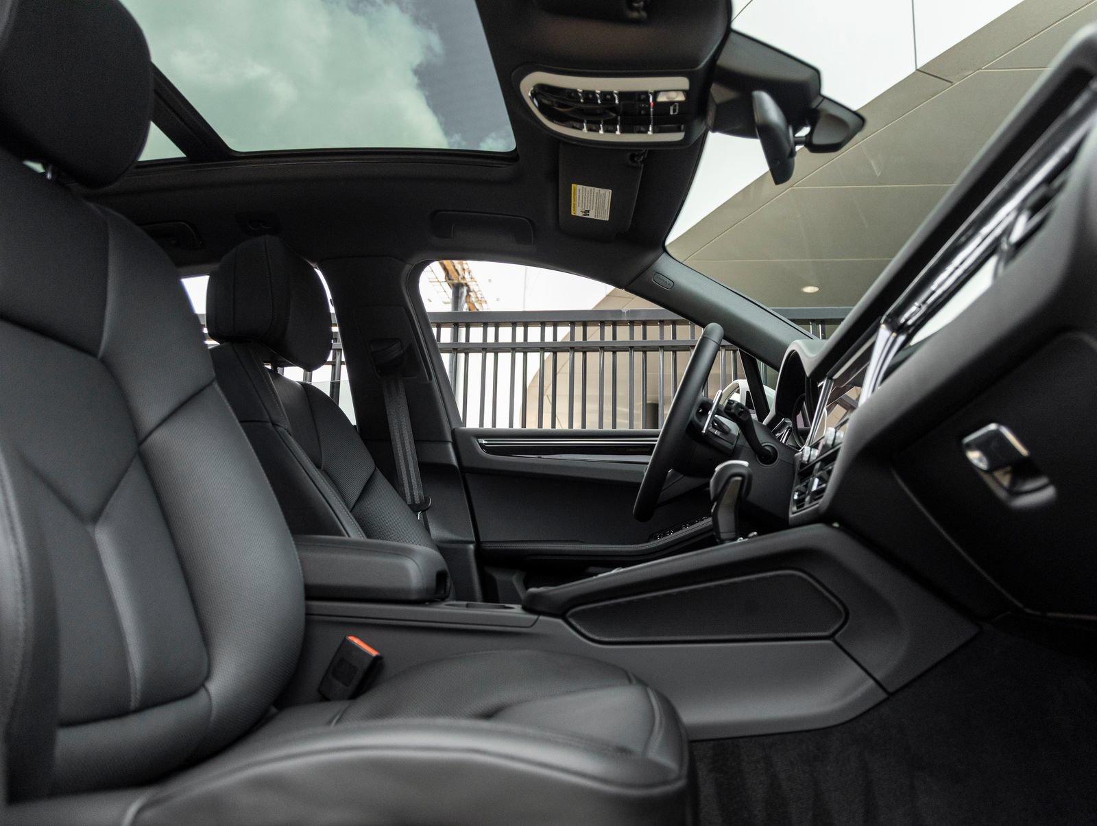 Certified 2026 Porsche Macan AWD/4WD image 43