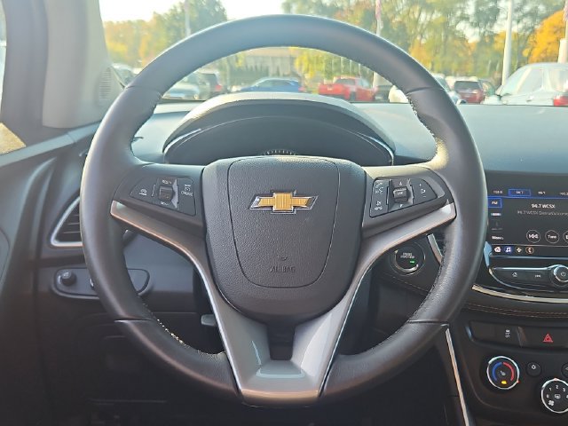Used 2022 Chevrolet Trax LT w/ Premium Seat Package AWD/4WD image 15