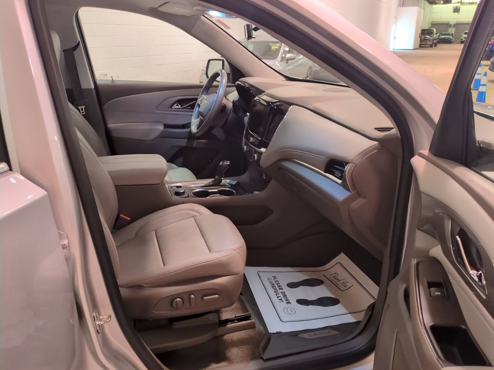 Used 2020 Chevrolet Traverse LT w/ LPO, Floor Liner Package AWD/4WD image 10