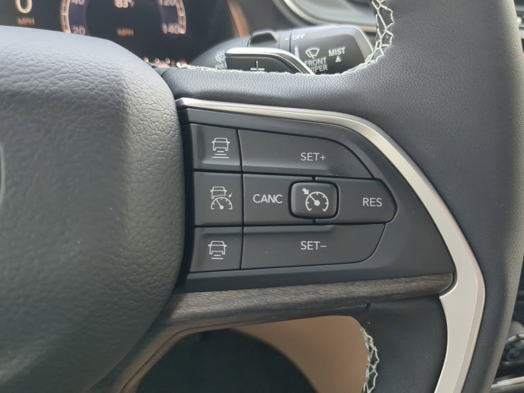 New 2025 Jeep Grand Cherokee Limited w/ Luxury Tech Group II image 13