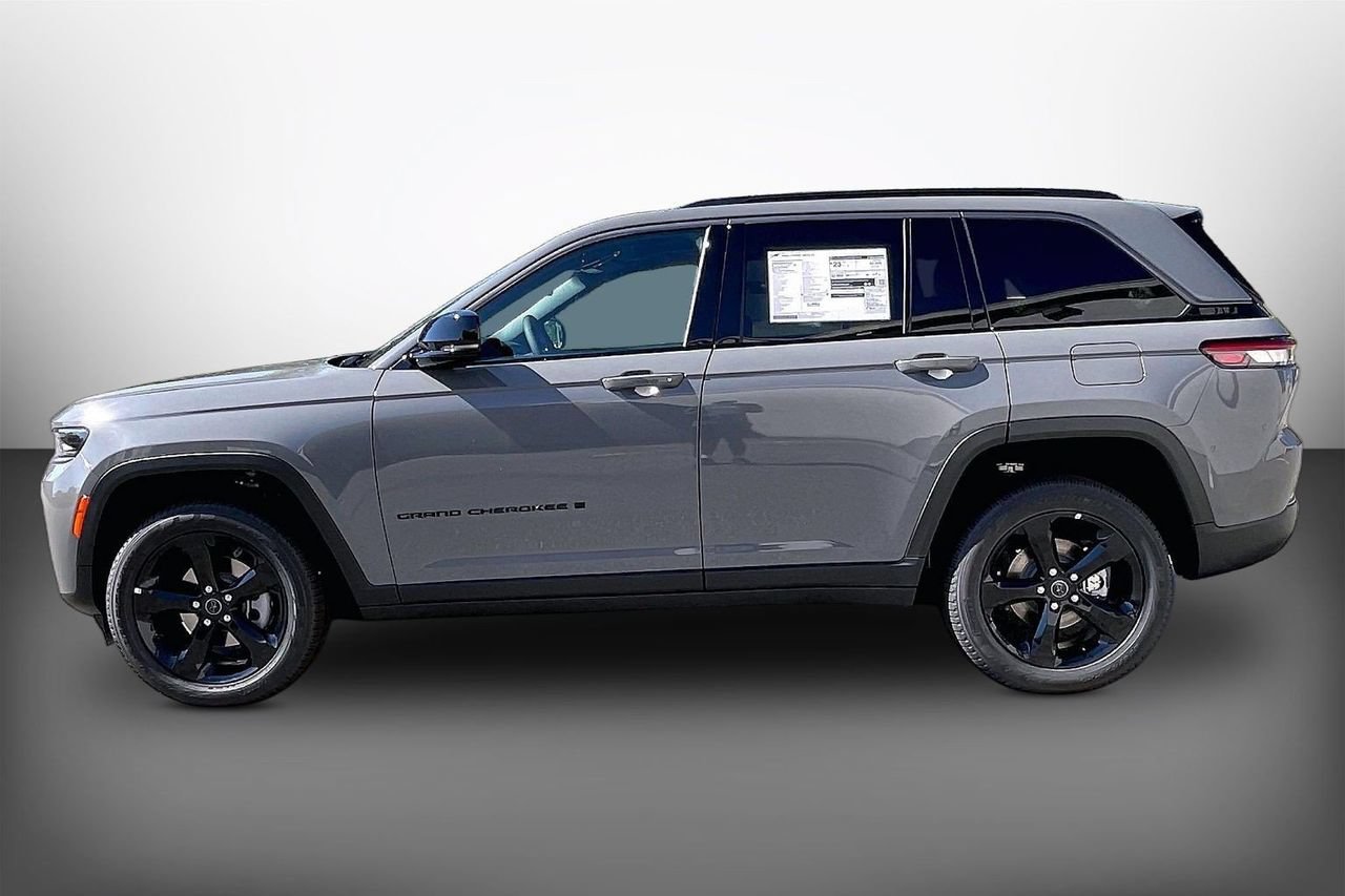 New 2027 Jeep Grand Cherokee Limited w/ Limited Altitude Package RWD image 5