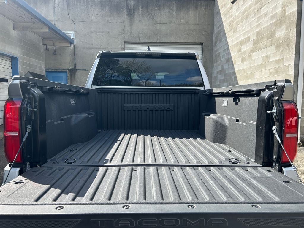 Used 2025 Toyota Tacoma SR5 AWD/4WD image 22
