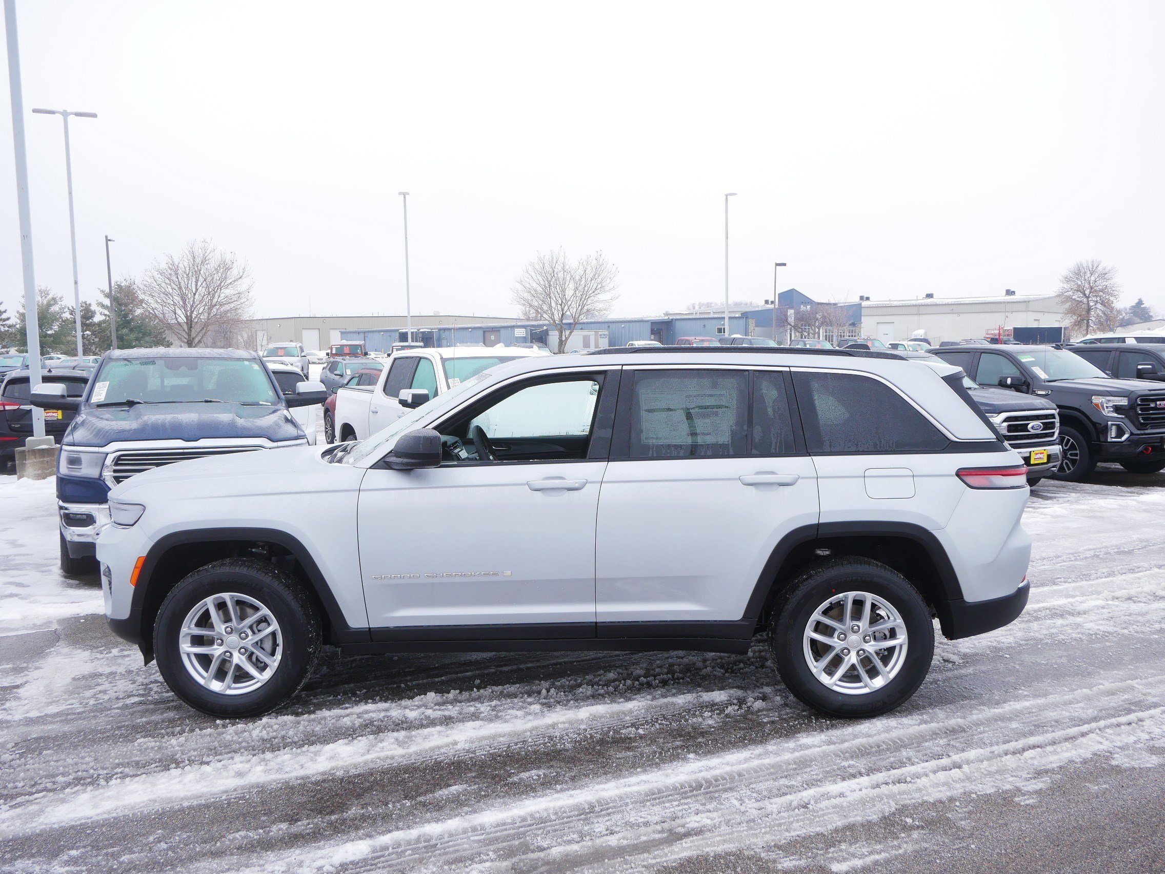New 2025 Jeep Grand Cherokee Laredo X w/ Luxury Tech Group I image 2