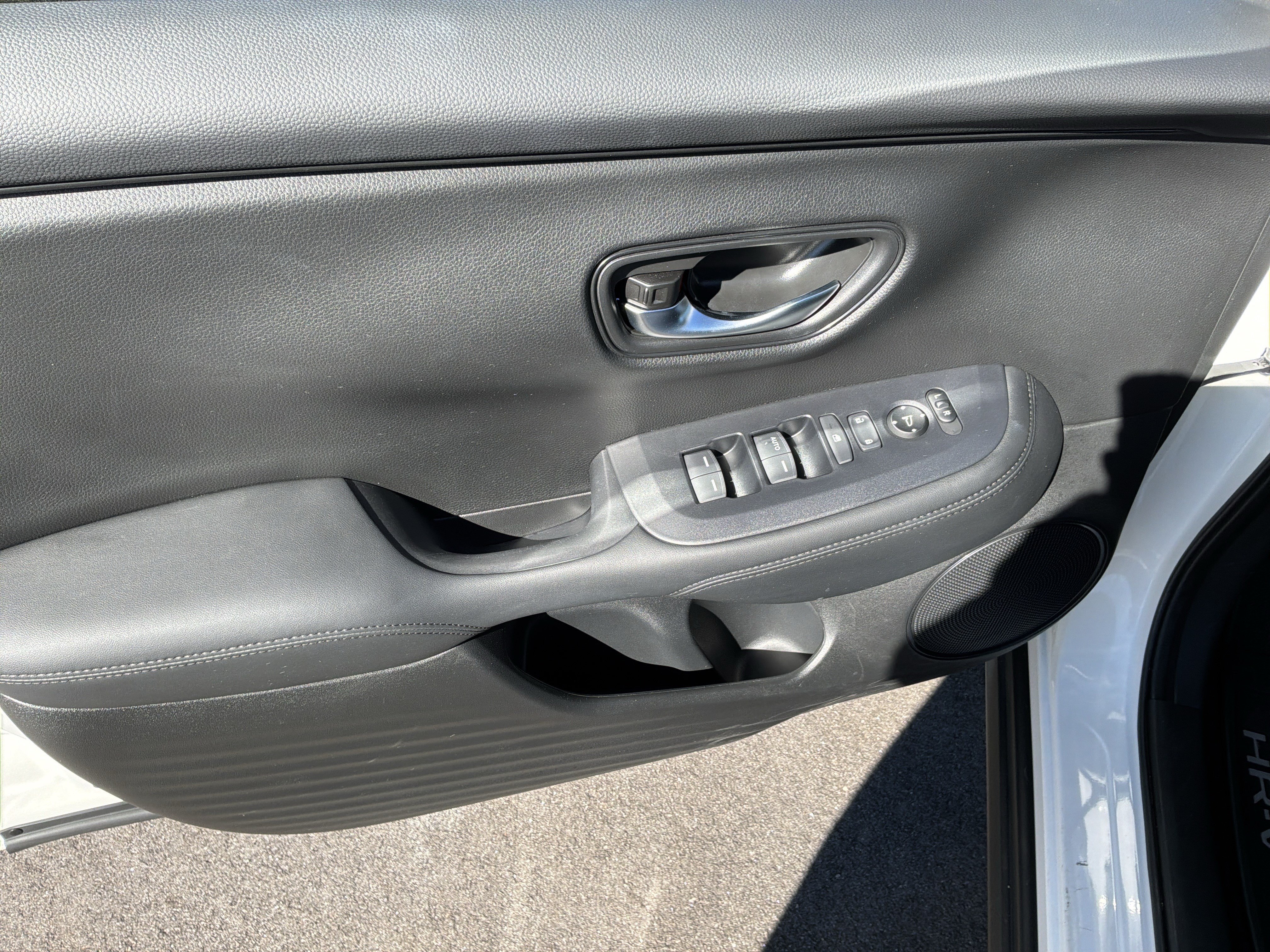 Used 2025 Honda HR-V LX image 15