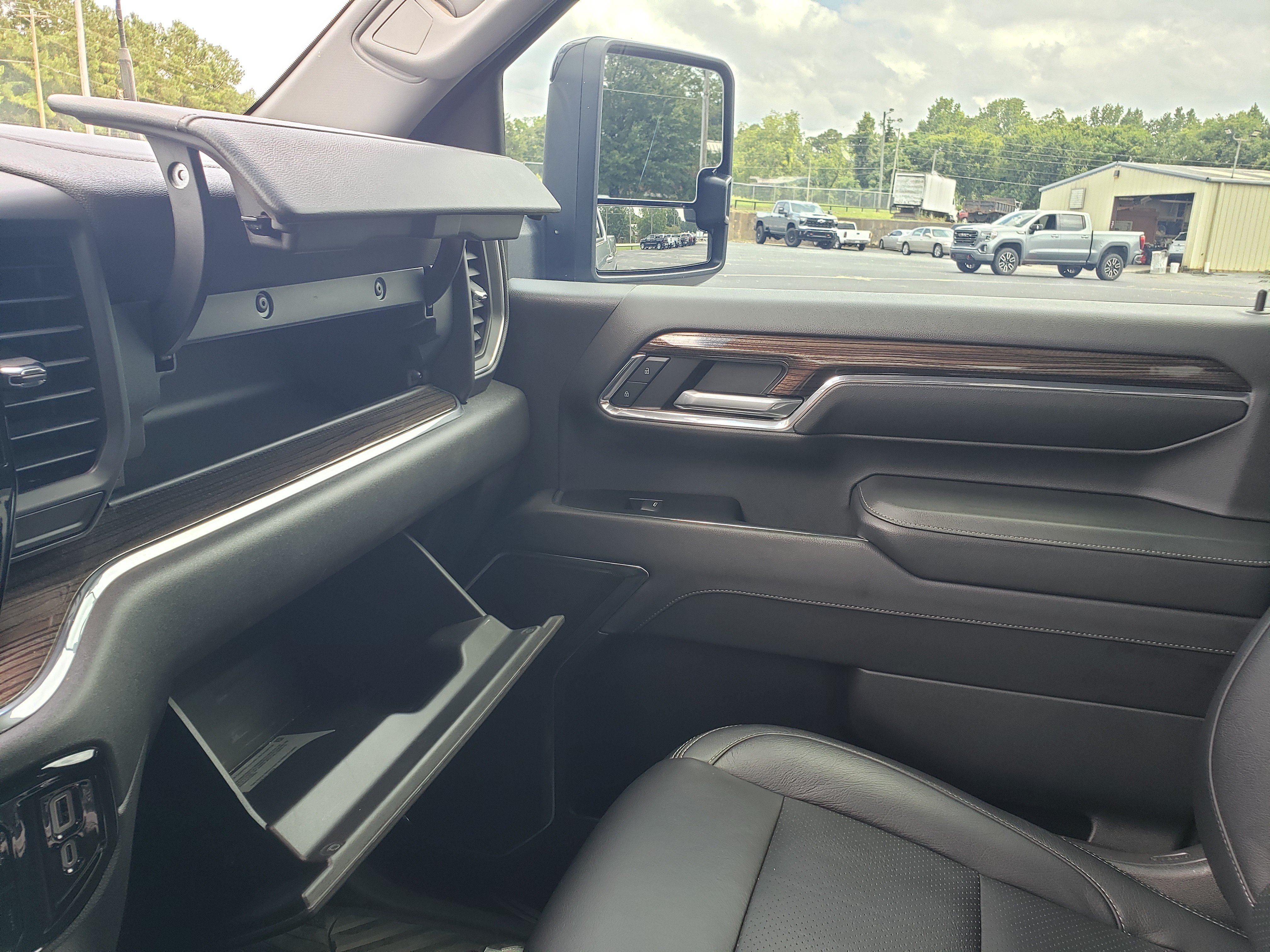 Used 2024 Chevrolet Silverado 2500 LT AWD/4WD image 23