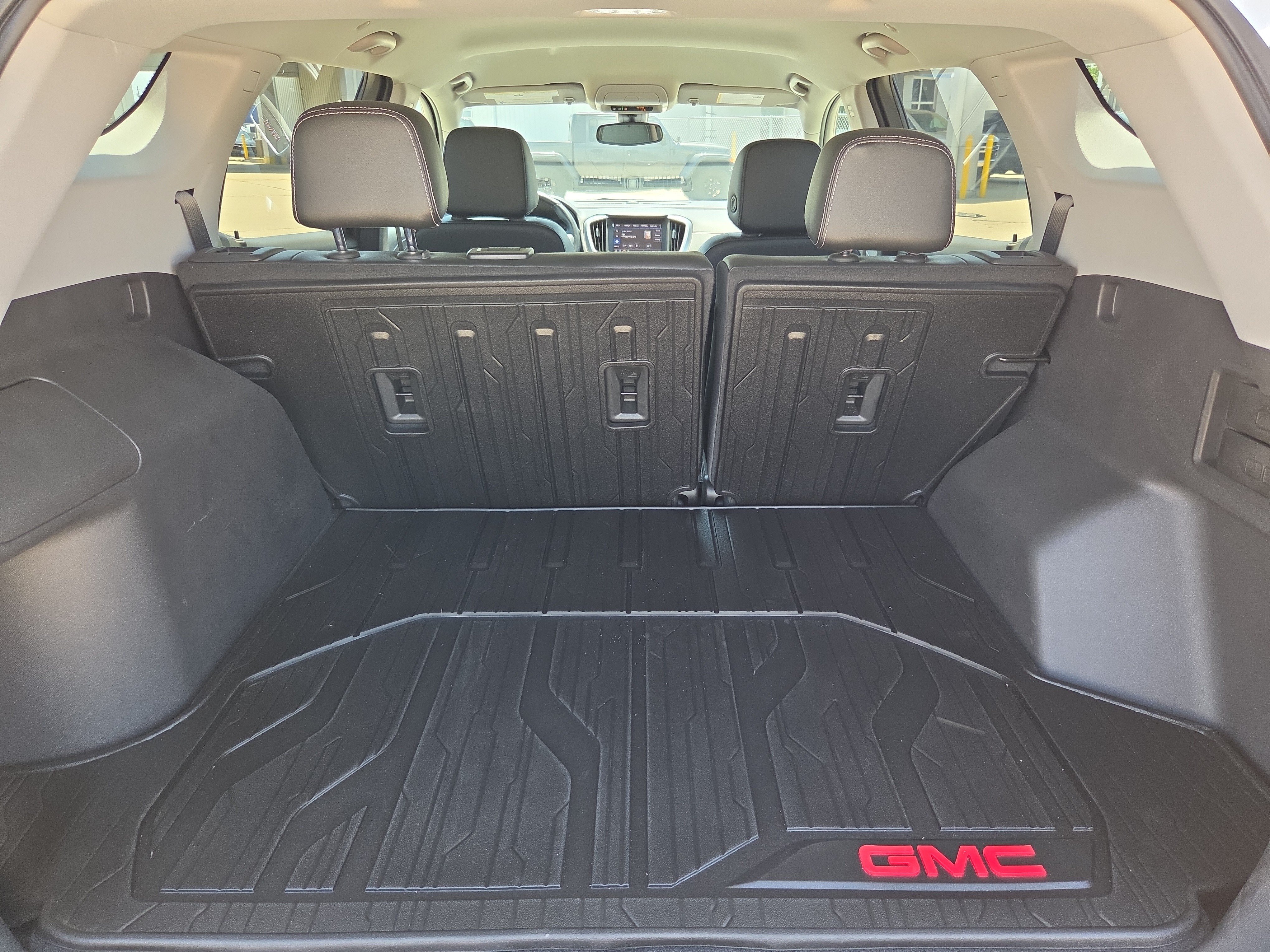 Used 2023 GMC Terrain SLT FWD image 11
