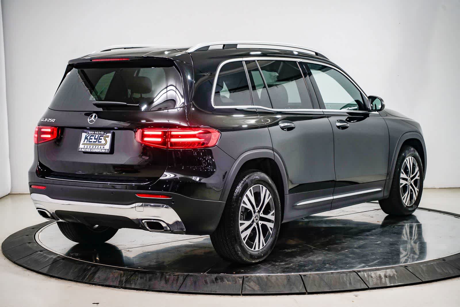 Used 2026 Mercedes-Benz GLB 250 image 4