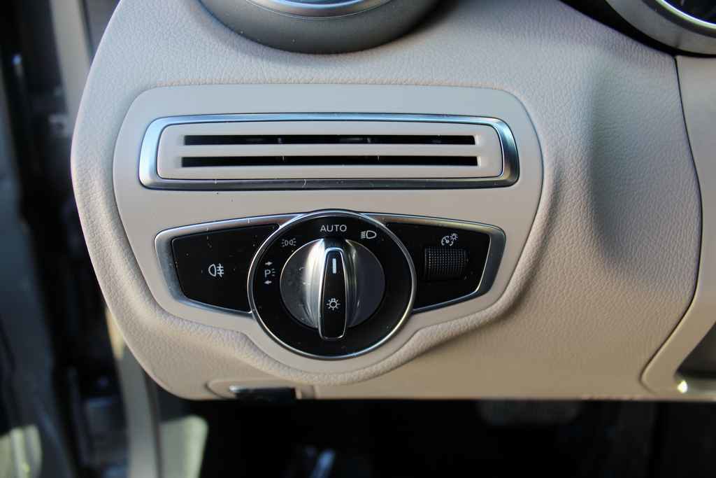 Used 2018 Mercedes-Benz C 300 Sedan image 13