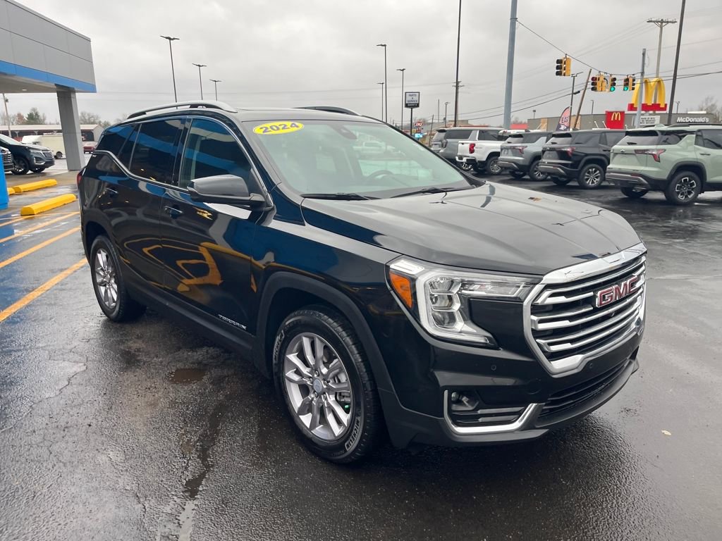 Used 2024 GMC Terrain SLT w/ Tech Package image 7