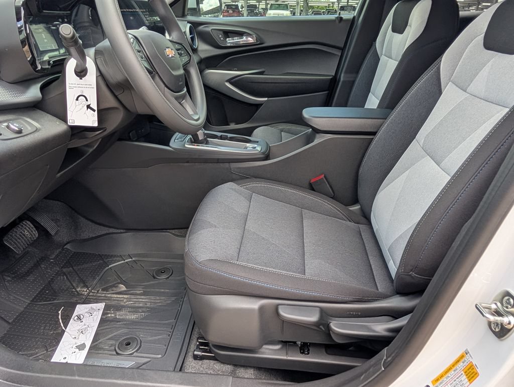 New 2026 Chevrolet Trax LS w/ LS Convenience Package FWD image 9