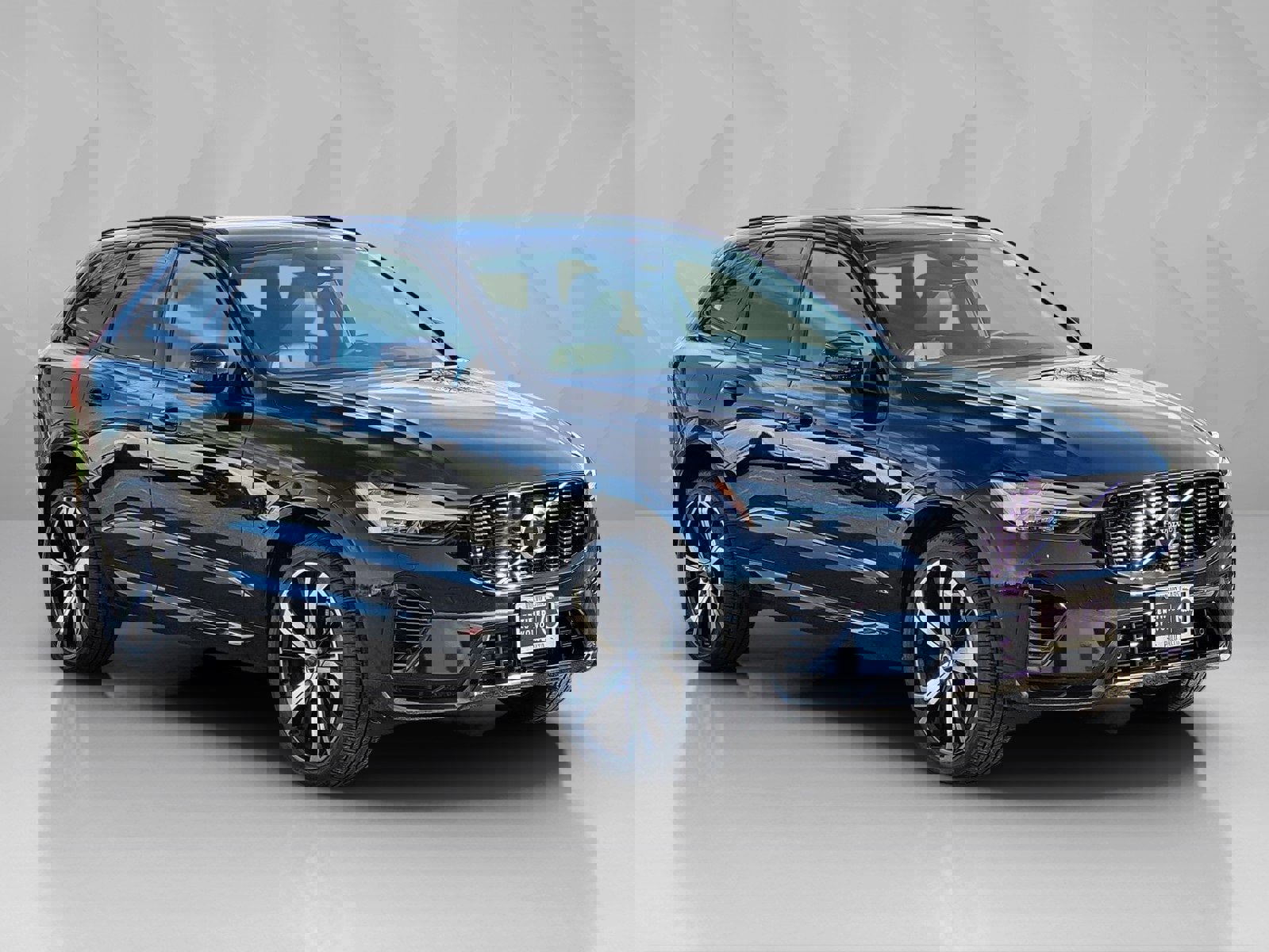 Certified 2024 Volvo XC60 T8 Ultimate w/ Protection Package Premier image 8