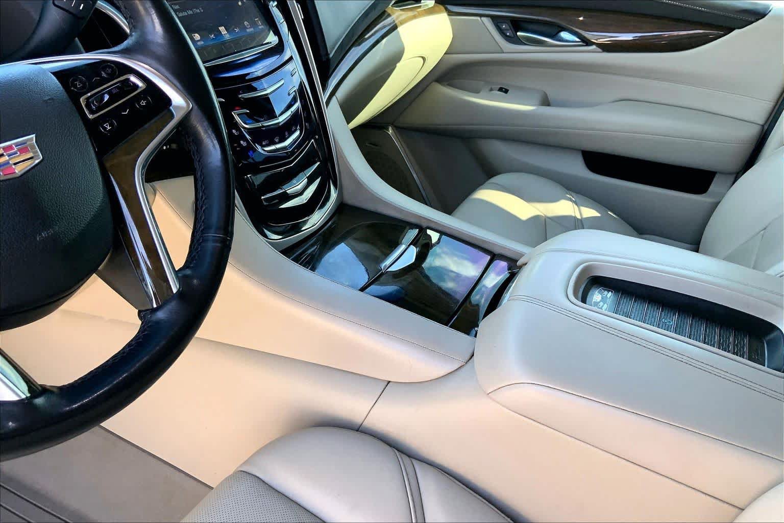 Certified 2019 Cadillac Escalade Premium Luxury RWD image 17