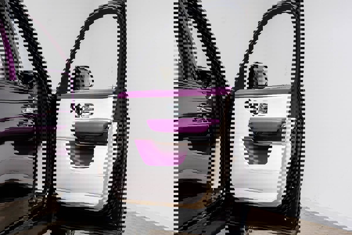 Used 2023 Rolls-Royce Cullinan Black Badge w/ Dark Exterior Package image 51