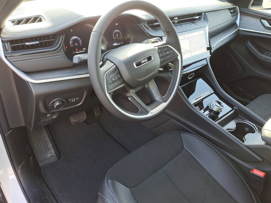 New 2026 Jeep Grand Cherokee Altitude AWD/4WD image 17