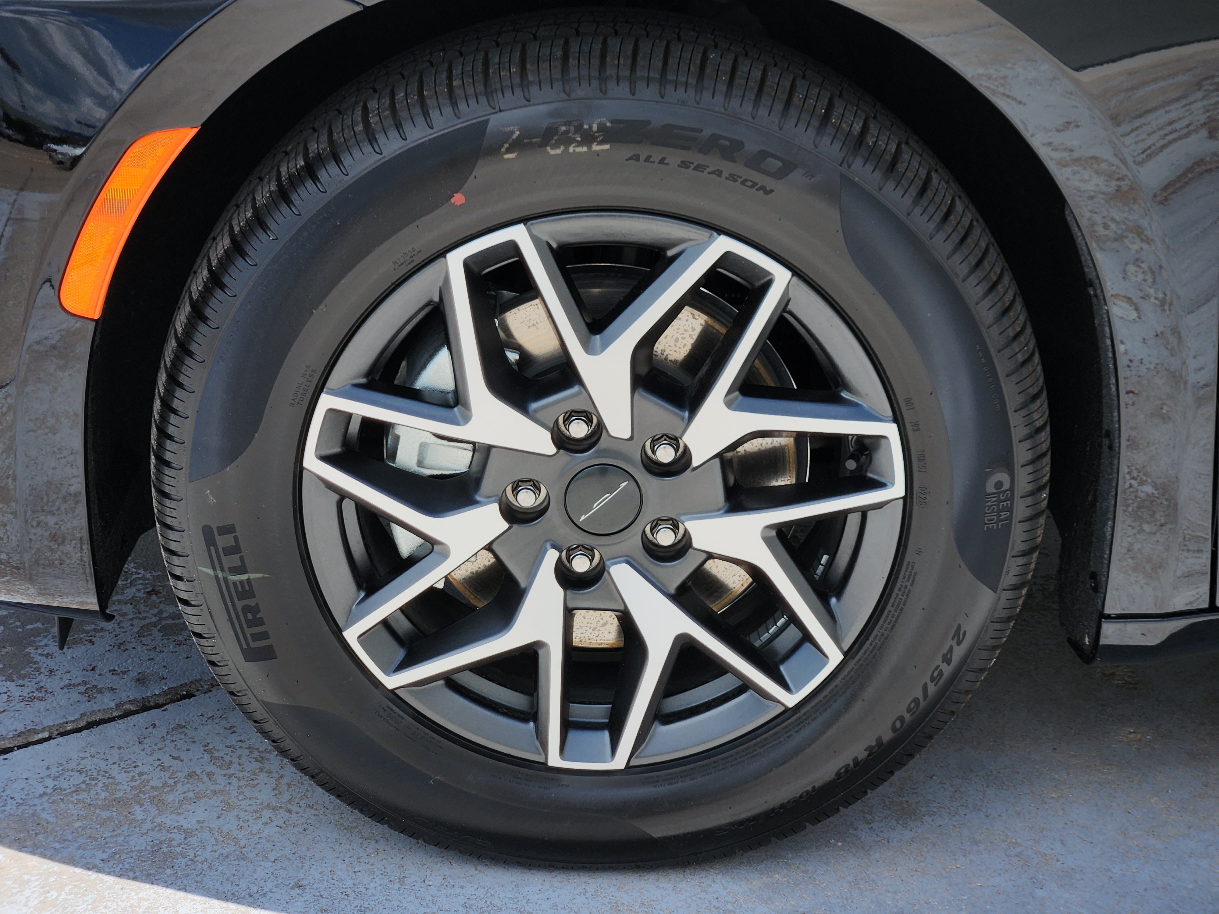 New 2027 Chrysler Pacifica Limited FWD image 9