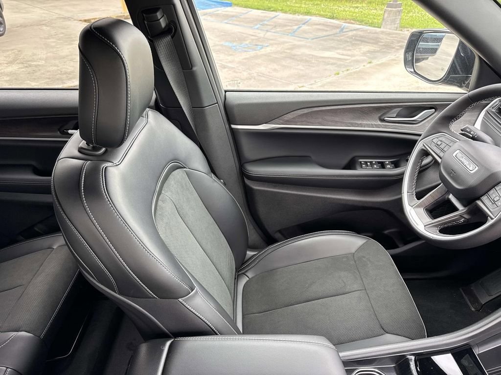 New 2026 Jeep Grand Cherokee L 2WD image 22