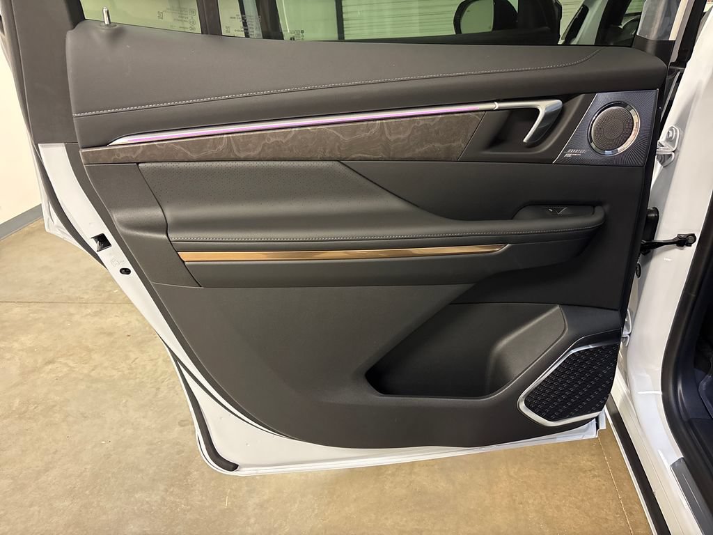 New 2026 Buick Enclave Avenir w/ Super Cruise Package FWD image 31