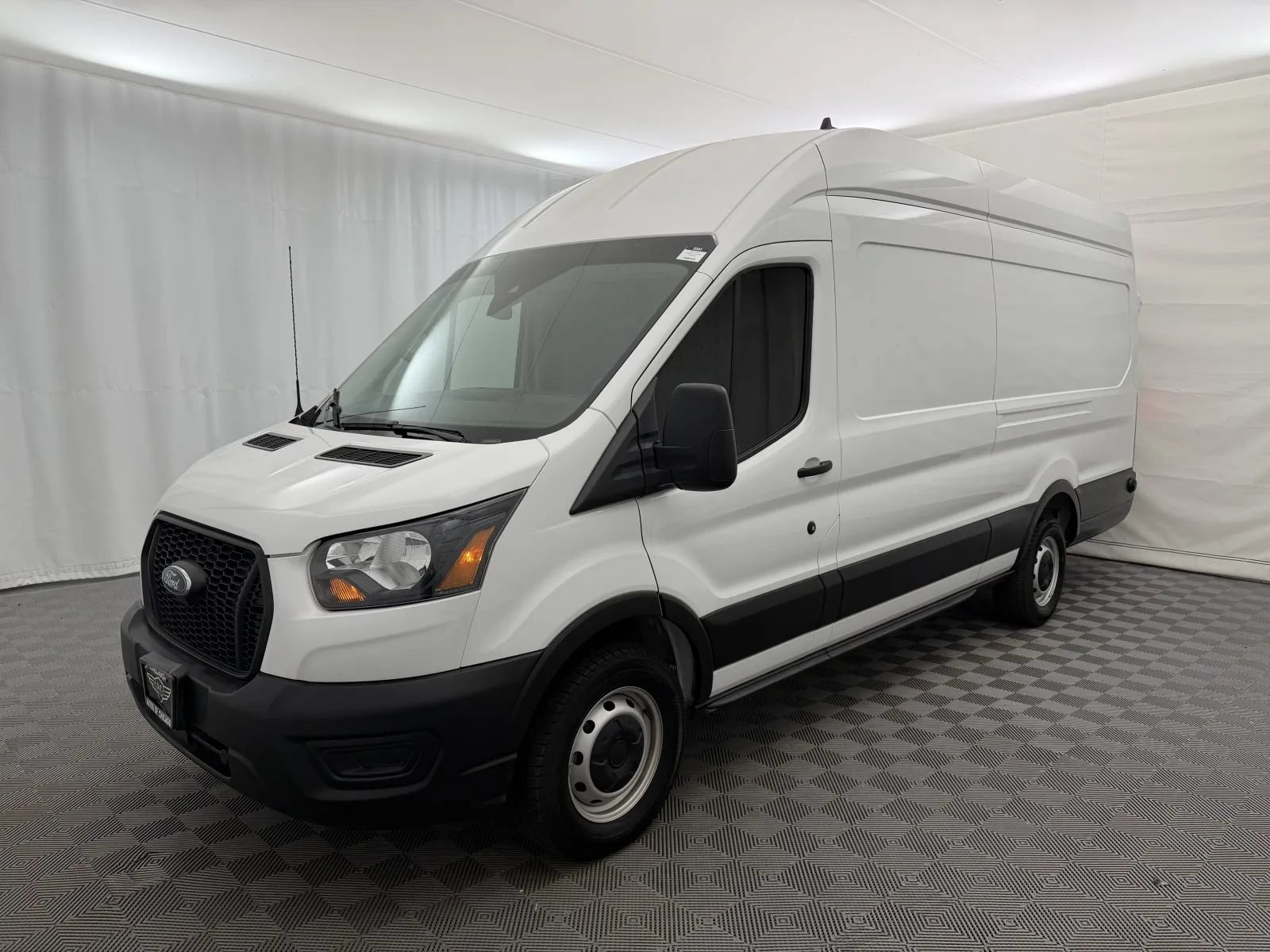 Used 2024 Ford Transit 250 148 High Roof Extended RWD image 2