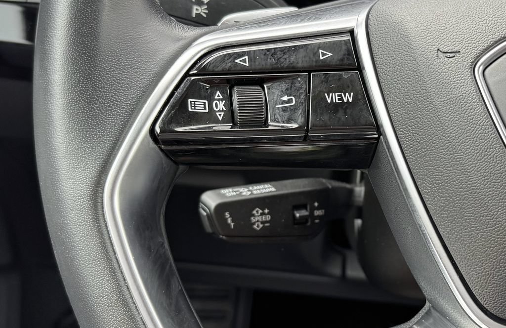 Used 2022 Audi e-tron Premium w/ Convenience Plus Package AWD/4WD image 18
