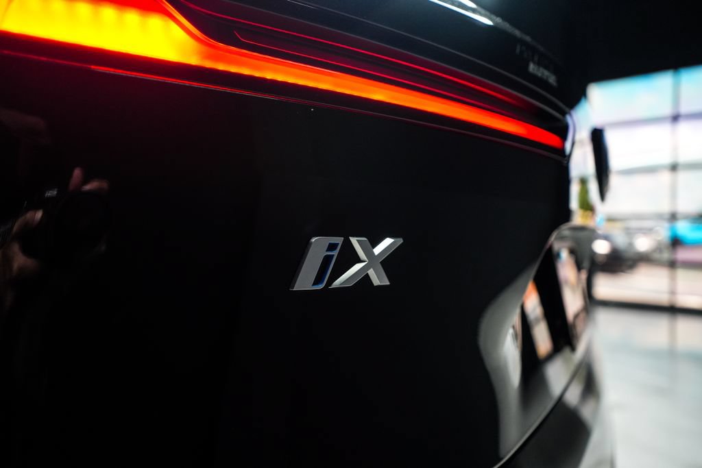 Used 2024 BMW iX xDrive50 w/ Convenience Package AWD/4WD image 18